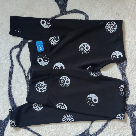 Big girls Nike Bundle of 3 leggings - Picture 2 of 4